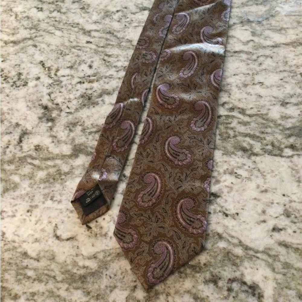 Ermenegildo Zegna Brown Paisley Silk Tie with Pink Accents